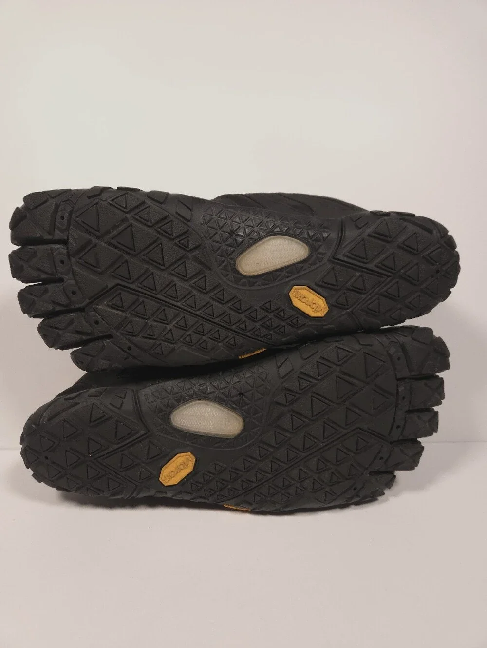 Vibram FiveFingers V-Trail 2.0 Men Size 11-11.5 19M7601 Black Yellow Vibram EUC!